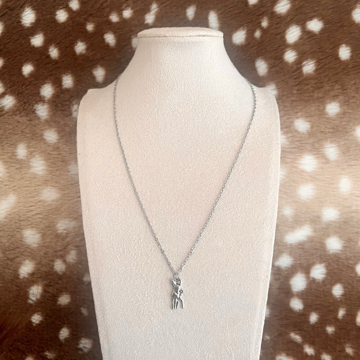 ♡ fawn necklace ♡