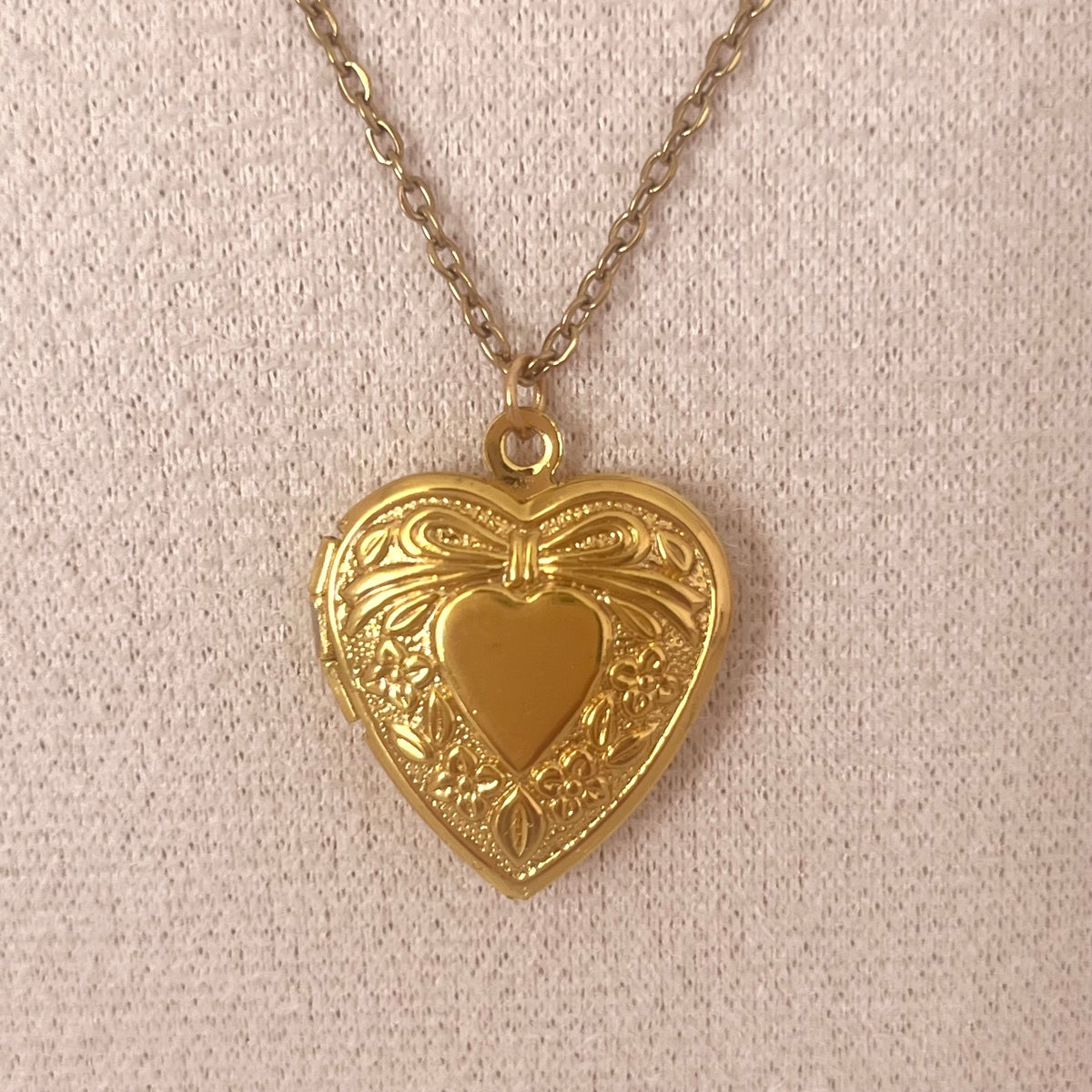 ♡ lovelace locket ♡