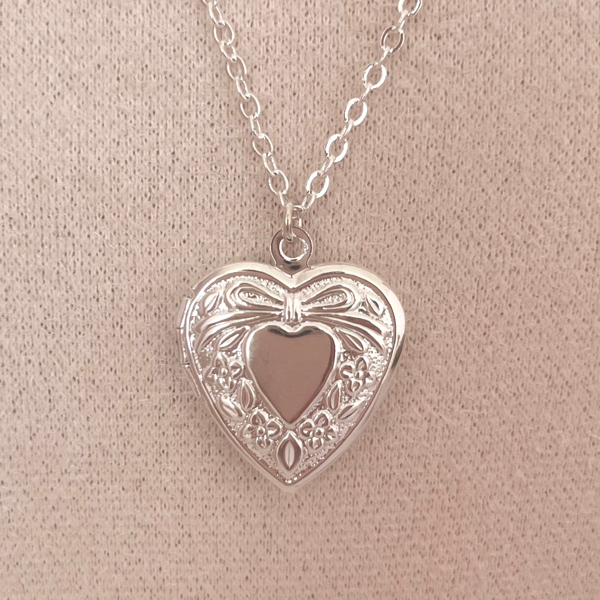 ♡ lovelace locket ♡