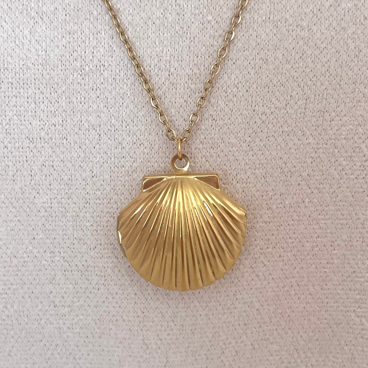 ♡ song of the sea locket ♡