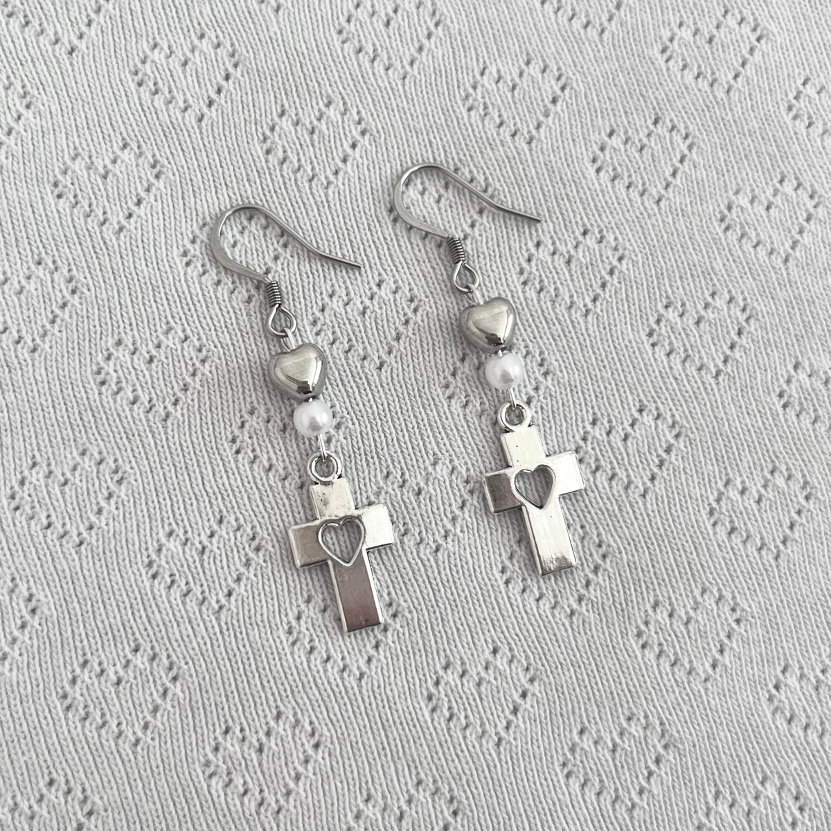 ♡ cross my heart earrings ♡